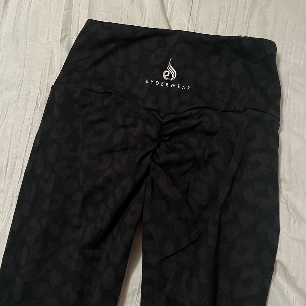 ryder wear leopard high waist booty scrunch legging